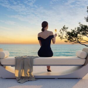 Narie chaise longue aan zee bij zonsondergang