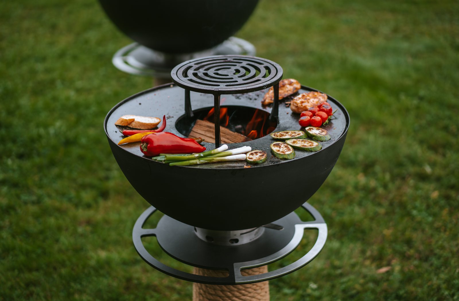 Grillen op de plancha van de Juno vuurschaal